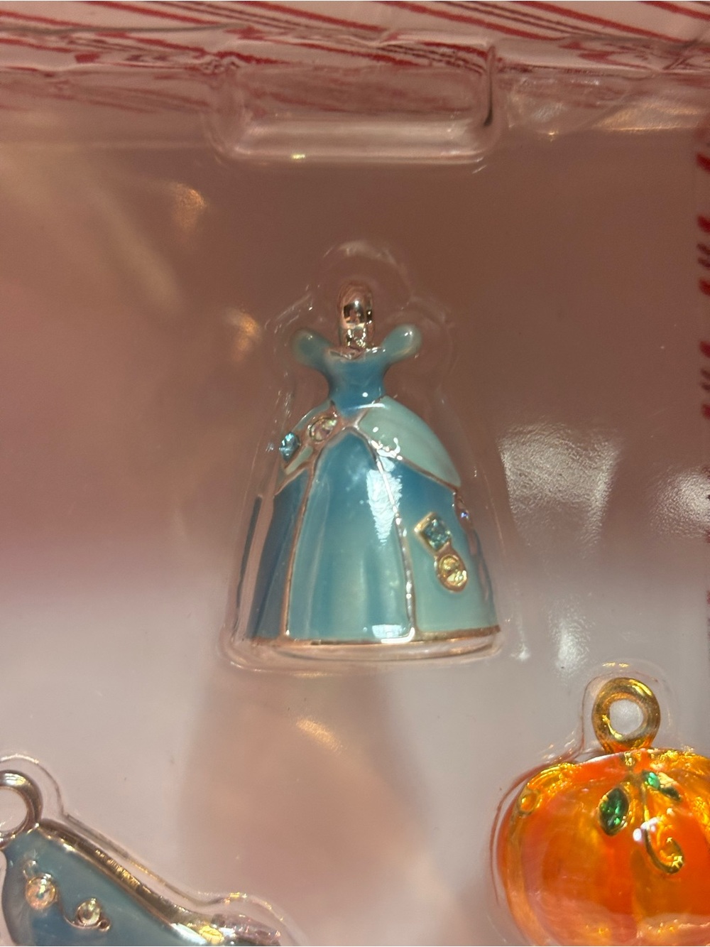2019 Disney Cinderella Having a Ball set features miniature porcelain ornaments - Picture 4 of 9